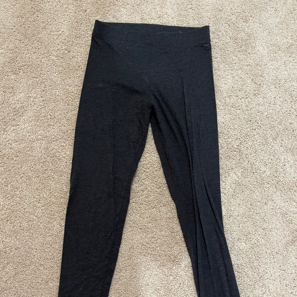 PINK Victoria’s Secret leggings.